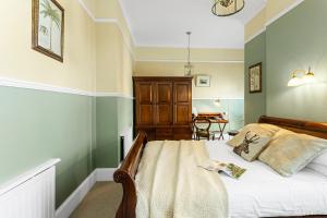 a bedroom with a bed and a dining room at Southbank TOWN HOUSE in Torquay