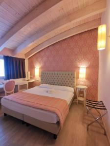 Postel nebo postele na pokoji v ubytování Nuova Opera Rooms + 37 fotografií
