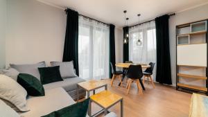 Posedenie v ubytovaní Wonder Home - Apartamenty z balkonami, blisko centrum Karpacza, stoku i aquaparku