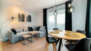 Posedenie v ubytovaní Wonder Home - Apartamenty z balkonami, blisko centrum Karpacza, stoku i aquaparku