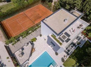 Fotografia z galérie ubytovania Luxury Villa Velvet Bourbon Split with private pool by the sea v destinácii Kaštela