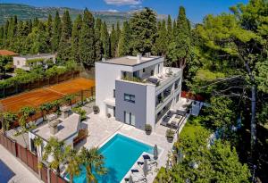 Fotografia z galérie ubytovania Luxury Villa Velvet Bourbon Split with private pool by the sea v destinácii Kaštela