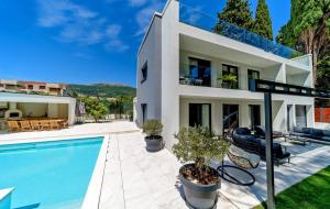 Fotografia z galérie ubytovania Luxury Villa Velvet Bourbon Split with private pool by the sea v destinácii Kaštela