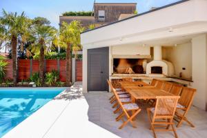 Fotografia z galérie ubytovania Luxury Villa Velvet Bourbon Split with private pool by the sea v destinácii Kaštela