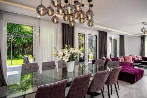 Fotografia z galérie ubytovania Luxury Villa Velvet Bourbon Split with private pool by the sea v destinácii Kaštela