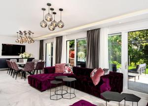 Fotografia z galérie ubytovania Luxury Villa Velvet Bourbon Split with private pool by the sea v destinácii Kaštela
