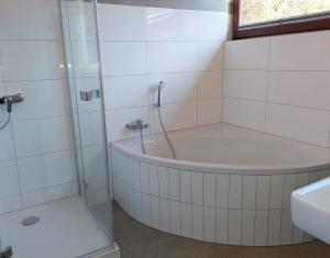 Kúpeľňa v ubytovaní KELCHALM Superior Apartment