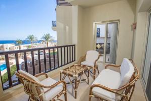 מרפסת או טרסה ב-OSKENA Azzurra Sahl Hasheesh Hurghada