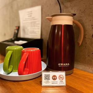Zestaw do parzenia kawy i herbaty w obiekcie M Taipei Hotel