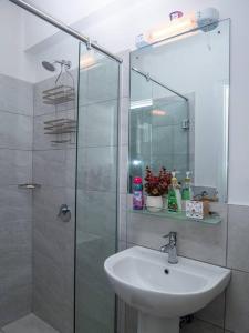 a bathroom with a glass shower and a sink at Nyumba Nzuri 2 bedroom apartment central of NBO in Nairobi