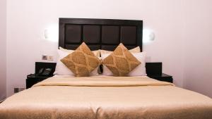 Letto o letti in una camera di Angel Hotel