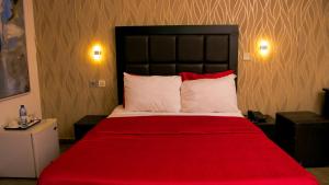 Letto o letti in una camera di Angel Hotel