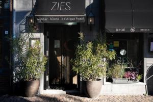 a building that has a plant in front of it at Boutique Hotel ZIES in Utrecht