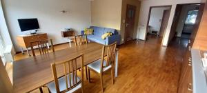Televízia a/alebo spoločenská miestnosť v ubytovaní Zawoja1560 Apartamenty przy Aptece