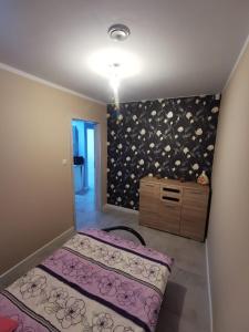 a room with a bed and a wall with hearts at Na Jedwabnej in Lubawka