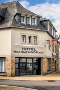 a hotel on the corner of a street at The Originals Boutique, Hôtel La Baie de Morlaix in Carantec