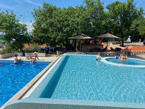 Bazén v ubytování Fisherman's glamping village nebo v jeho okolí