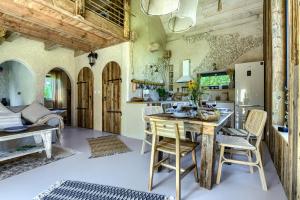 a kitchen with a wooden table and chairs at Pod mazurskim niebem dom rustykalny in Piecki