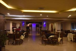 Restoran või mõni muu söögikoht majutusasutuses Shalimar Tower Hotel Lahore