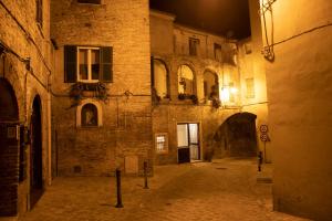an alley in an old building at night at Casa Ferretti in Iesi