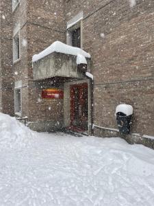 Baqueira 1500 (pie pista). Edificio Bonaigüa v zime
