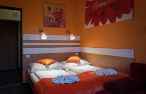 Rúm í herbergi á Relax hotel Bára Benecko