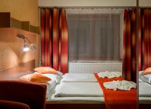 Rúm í herbergi á Relax hotel Bára Benecko