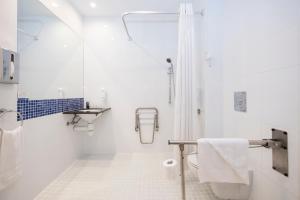 Kúpeľňa v ubytovaní Holiday Inn Express Barcelona - Montmeló by IHG