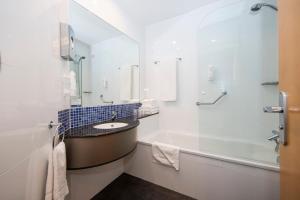 Kúpeľňa v ubytovaní Holiday Inn Express Barcelona - Montmeló by IHG