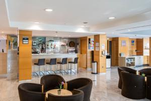 Lounge alebo bar v ubytovaní Holiday Inn Express Barcelona - Montmeló by IHG