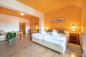 Posteľ alebo postele v izbe v ubytovaní Hotel Vyhlídka