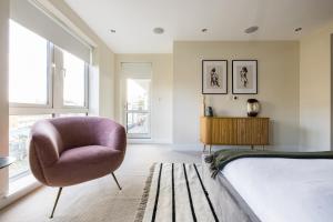 The Doulton Escape - Modern 2BDR with Balcony