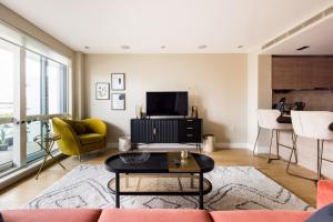 The Doulton Escape - Modern 2BDR with Balcony