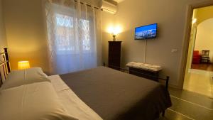 Una cama o camas en una habitación de La Dimora