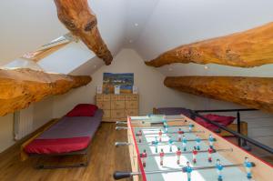 a room with a table and a chess board at Gîtes d'Amelyann - gitesdesbalcons-com in Panossas