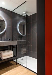 Hôtel LÉONOR the place to live的一间浴室