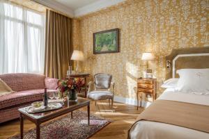 a hotel room with a bed and a couch at Relais & Châteaux Hotel Orfila in Madrid