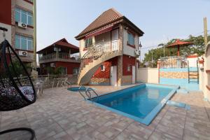 Bazén v ubytování AG HOTEL AND SUITES nebo v jeho okolí