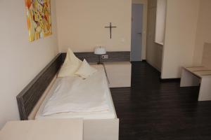 Postelja oz. postelje v sobi nastanitve Gästehaus der Katholischen Akademie