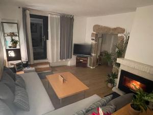 A seating area at Apartament El Pou