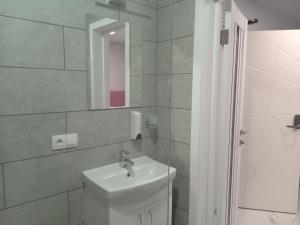 A bathroom at 39 Apart Hotel