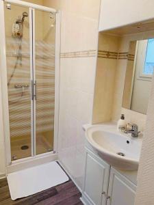 Koupelna v ubytování Ravissant Appartement T3 hypercentre de Mazamet