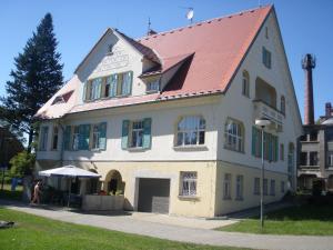 a large white building with a red roof at Penzion Jungmannova in Šluknov