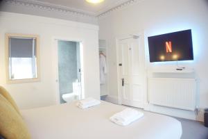 TV a/nebo společenská místnost v ubytování Barns Serviced Accommodation