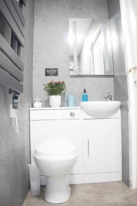 Koupelna v ubytování Barns Serviced Accommodation