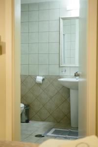 A bathroom at Grand Hotel Dentro