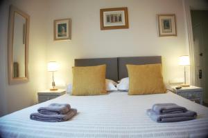 Postel nebo postele na pokoji v ubytování Barns Serviced Accommodation