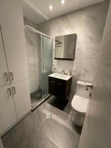 Kúpeľňa v ubytovaní Ladadika Luxury Studios