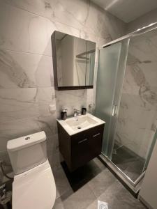 Kúpeľňa v ubytovaní Ladadika Luxury Studios