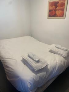 Una cama o camas en una habitación de Apartamento en Edificio Monte Oíz 2 F con parking